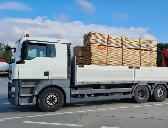Medzinárodná nákladná doprava s hydraulickou rukou